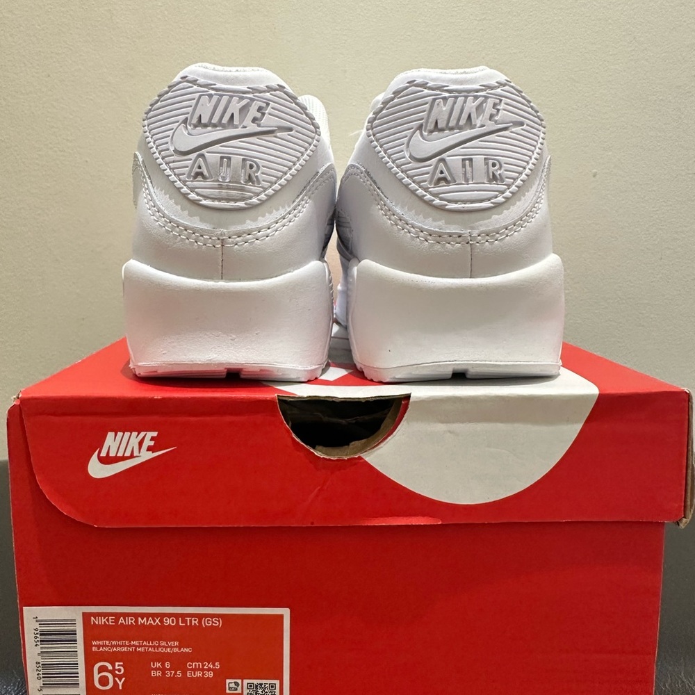 NIB Nike Air Max 90 LTR CD6864 100 White Metallic Silver Sz GS 6.5Y==~Wm 8 - Picture 8 of 8